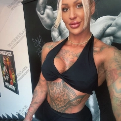 Dylan.Ryder tetovált szexpartner profilkép